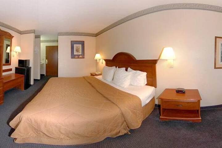 Room 6 of 40